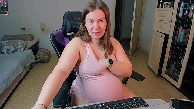 stella vestal online show from March 8, 4:00 pm