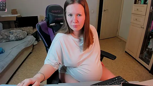 stella vestal online show from March 29, 3:45 pm