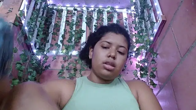 Snapshot of belindathompson chatting on December 27, 9:54 pm belindathompson online show from December 27, 9:54 pm