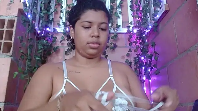 Snapshot of belindathompson chatting on January 31, 8:01 pm belindathompson online show from January 31, 8:01 pm