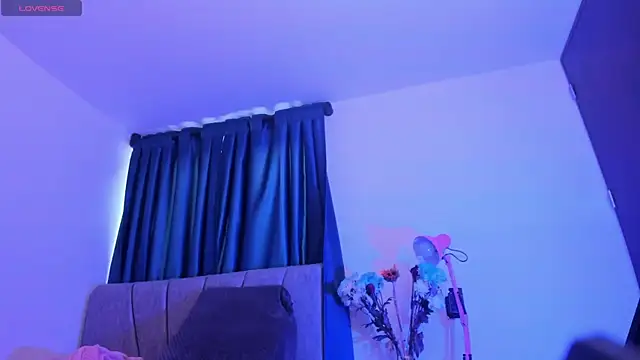 perla7777 online show from October 3, 7:33 pm