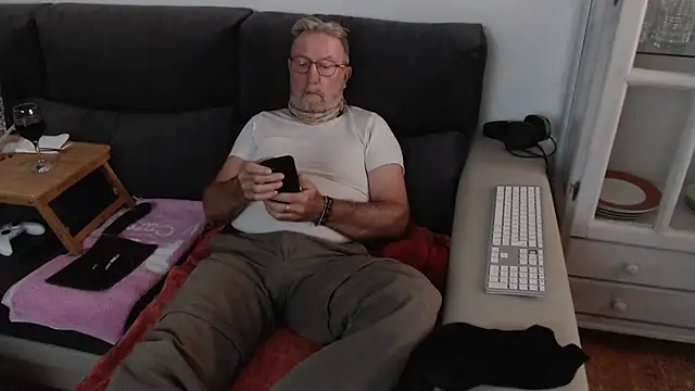Nudelschwanz online show from December 11, 3:37 pm