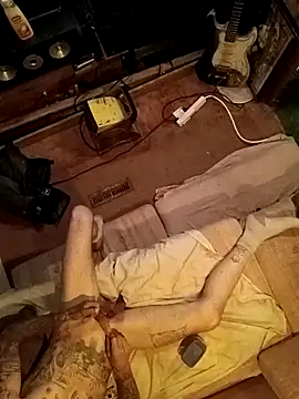 sucktraewil online show from December 6, 7:10 am