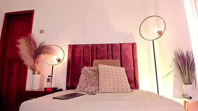 Snapshot of Amber__Davis chatting on December 7, 4:25 pm Amber Davis online show from December 7, 4:25 pm