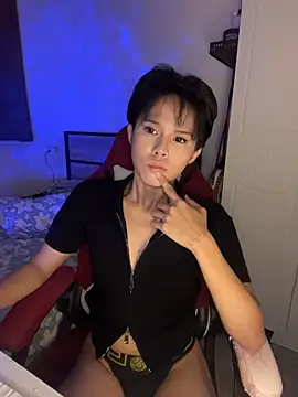 Snapshot of Plaxxtique chatting on April 4, 3:53 pm Plaxxtique online show from April 4, 3:53 pm