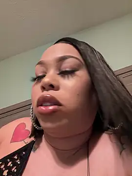 Snapshot of ThickAssRena chatting on December 8, 2:49 am ThickAssRena online show from December 8, 2:49 am