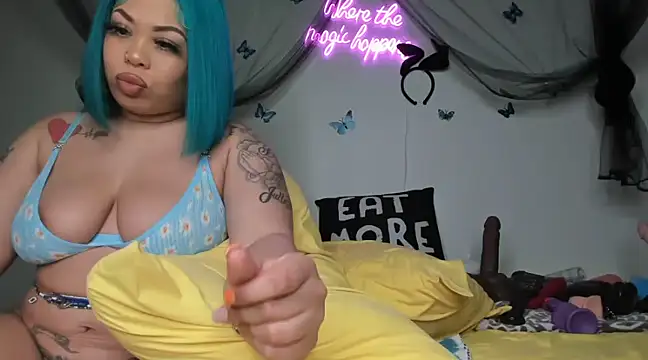 Snapshot of ThickAssRena chatting on February 12, 1:41 am ThickAssRena online show from February 12, 1:41 am