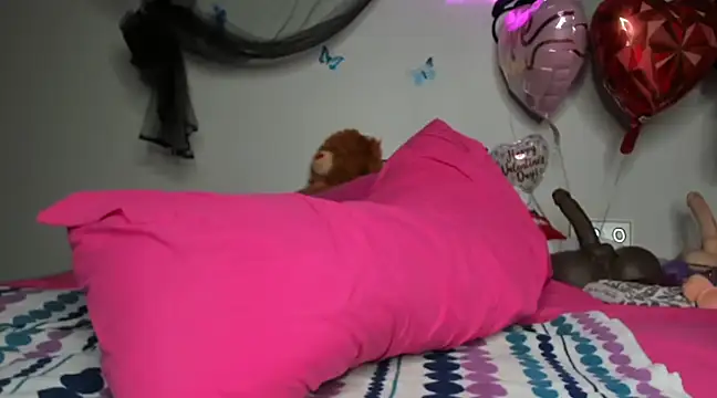 Snapshot of ThickAssRena chatting on February 15, 4:25 am ThickAssRena online show from February 15, 4:25 am