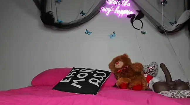 Snapshot of ThickAssRena chatting on February 17, 2:42 am ThickAssRena online show from February 17, 2:42 am