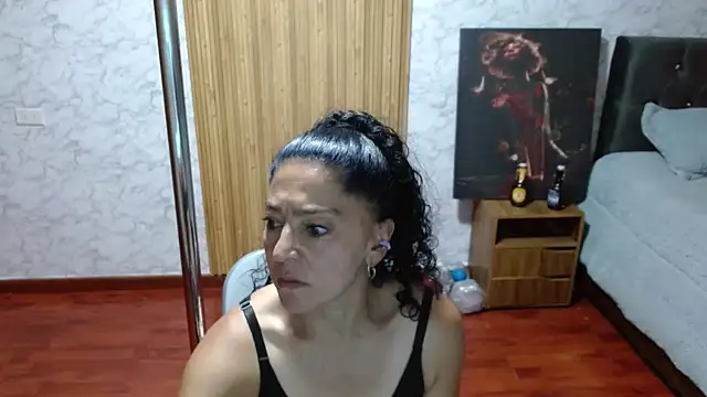 Anitta muscle online show from April 23, 8:22 pm