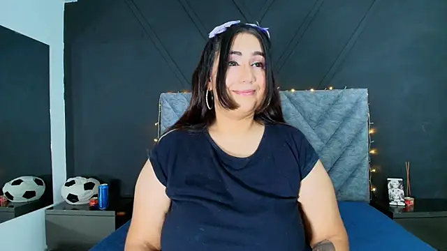 emmajohnss online show from January 24, 3:43 am