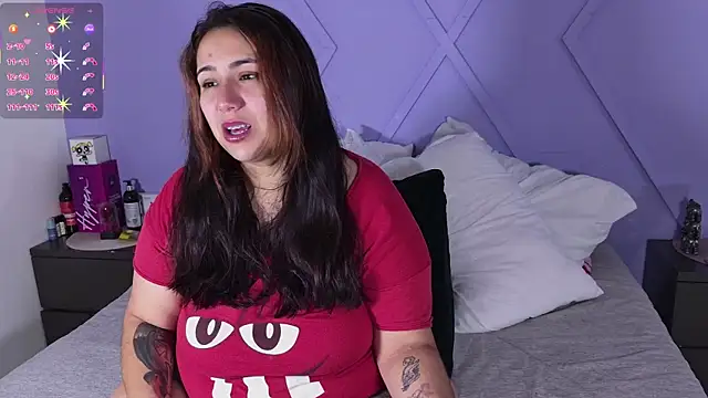 emmajohnss online show from December 3, 4:42 am