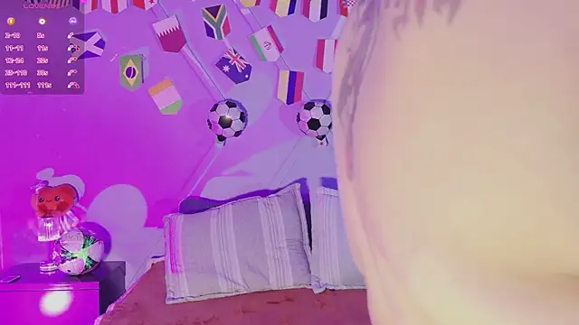 emmajohnss online show from July 4, 4:51 am