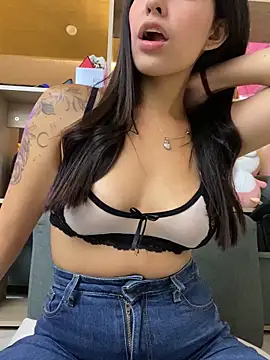 DaphneUwu online show from September 28, 1:44 am