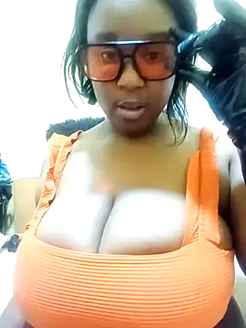 Snapshot of HotAFRICANBEAUTY chatting on December 29, 1:45 am HotAFRICANBEAUTY online show from December 29, 1:45 am
