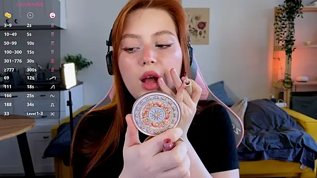 Snapshot of Sofy_Benson chatting on April 19, 1:32 pm Sofy Benson online show from April 19, 1:32 pm