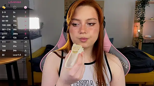 Snapshot of Sofy_Benson chatting on April 24, 2:08 pm Sofy Benson online show from April 24, 2:08 pm