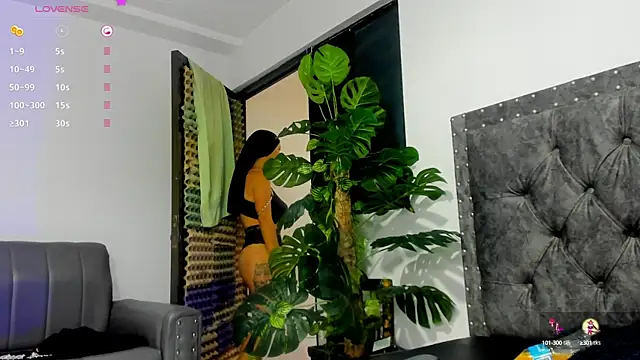 Snapshot of Dounia_nagi chatting on February 20, 2:13 pm Dounia nagi online show from February 20, 2:13 pm
