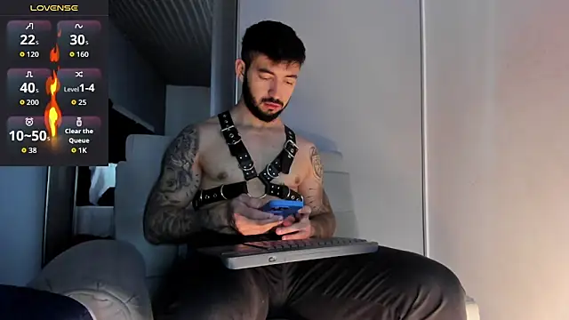 Snapshot of MarkWalker__ chatting on March 30, 9:43 am MarkWalker online show from March 30, 9:43 am