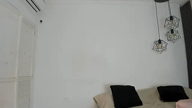 kristyl paez online show from May 20, 7:42 pm