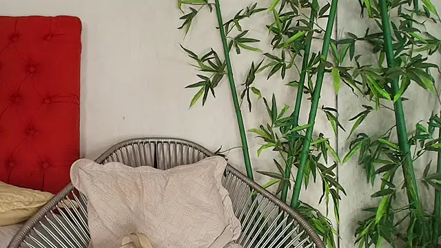 Snapshot of kristyl_paez chatting on July 2, 1:28 pm kristyl paez online show from July 2, 1:28 pm