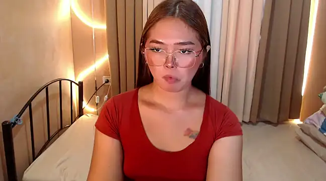 Snapshot of Itsme_claire chatting on December 4, 3:04 am Itsme claire online show from December 4, 3:04 am