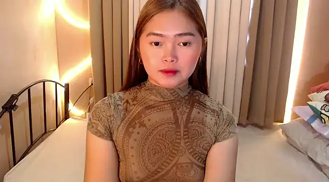 Snapshot of Itsme_claire chatting on December 13, 2:10 am Itsme claire online show from December 13, 2:10 am