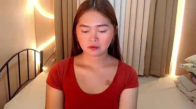 Snapshot of Itsme_claire chatting on December 21, 8:28 am Itsme claire online show from December 21, 8:28 am