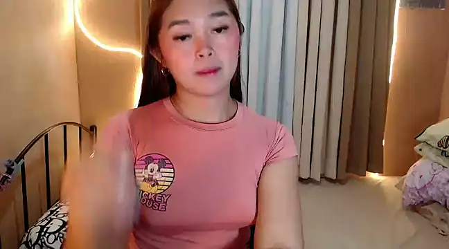 Snapshot of Itsme_claire chatting on January 27, 10:27 am Itsme claire online show from January 27, 10:27 am
