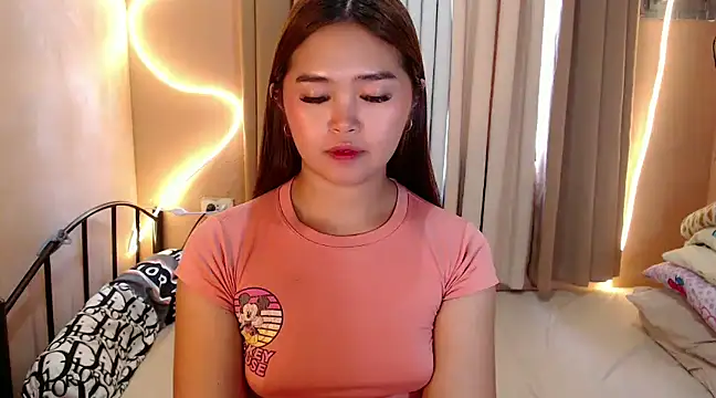 Snapshot of Itsme_claire chatting on February 7, 3:45 am Itsme claire online show from February 7, 3:45 am