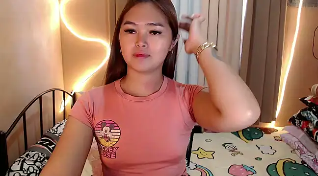 Snapshot of Itsme_claire chatting on February 14, 11:53 pm Itsme claire online show from February 14, 11:53 pm