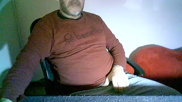 Snapshot of Greek_Passion chatting on December 15, 10:50 am Greek Passion online show from December 15, 10:50 am