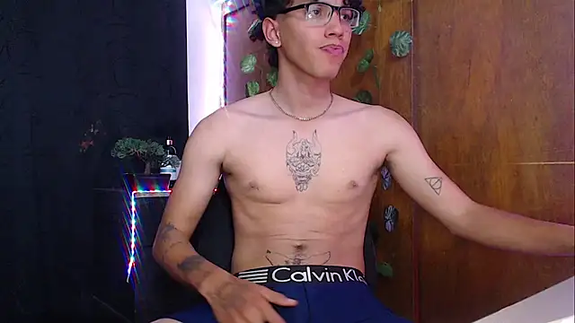 Snapshot of austinsantana chatting on March 2, 7:32 am austinsantana online show from March 2, 7:32 am