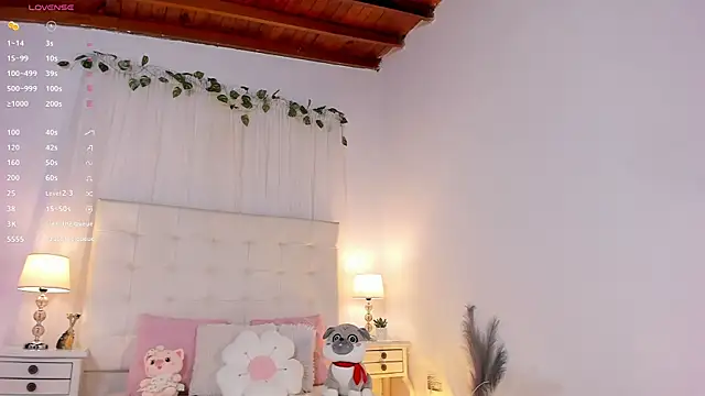 Snapshot of tatikiss_ chatting on October 15, 11:43 am tatikiss  online show from October 15, 11:43 am