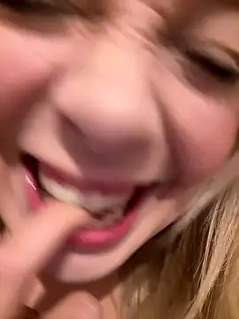 Snapshot of CherryAuroraa chatting on October 5, 7:56 pm CherryAuroraa online show from October 5, 7:56 pm