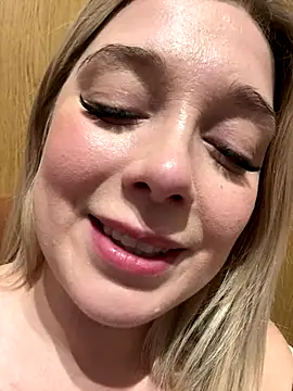 Snapshot of CherryAuroraa chatting on November 28, 11:29 pm CherryAuroraa online show from November 28, 11:29 pm