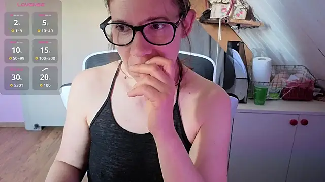 Lina lou4 online show from May 10, 2:22 pm