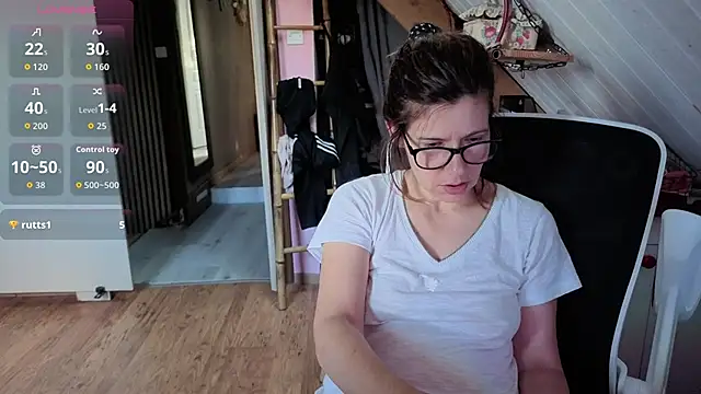 Lina lou4 online show from May 13, 5:43 pm