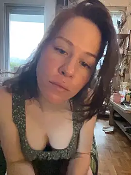 Snapshot of SuzieWanKenobi chatting on September 21, 3:13 pm SuzieWanKenobi online show from September 21, 3:13 pm