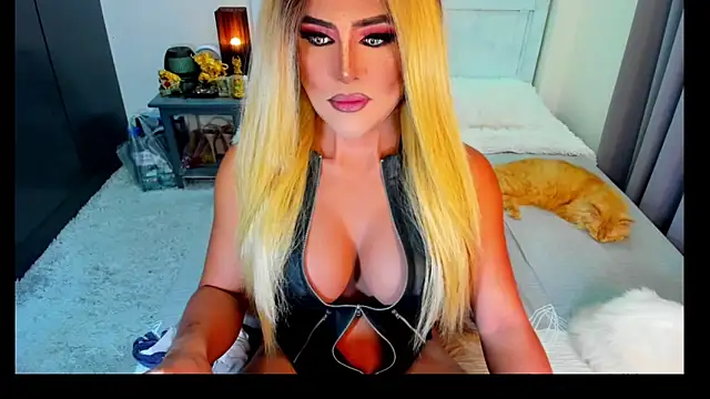Snapshot of MissNaughtyTyra chatting on June 12, 11:46 pm MissNaughtyTyra online show from June 12, 11:46 pm