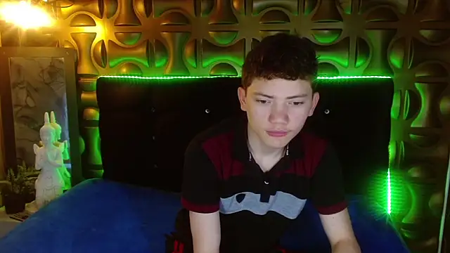 Snapshot of cruz_dante chatting on March 19, 7:18 pm cruz dante online show from March 19, 7:18 pm