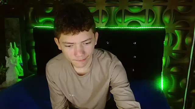 Snapshot of cruz_dante chatting on March 20, 7:19 pm cruz dante online show from March 20, 7:19 pm