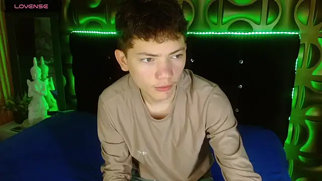 Snapshot of cruz_dante chatting on March 28, 7:24 pm cruz dante online show from March 28, 7:24 pm