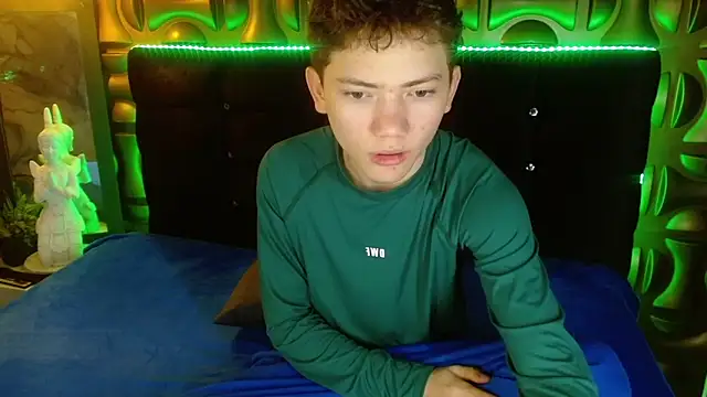 Snapshot of cruz_dante chatting on April 4, 7:11 pm cruz dante online show from April 4, 7:11 pm