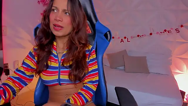 Snapshot of cora_22 chatting on February 15, 12:14 pm cora 22 online show from February 15, 12:14 pm