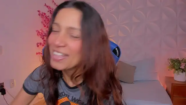 Snapshot of cora_22 chatting on February 27, 1:11 pm cora 22 online show from February 27, 1:11 pm