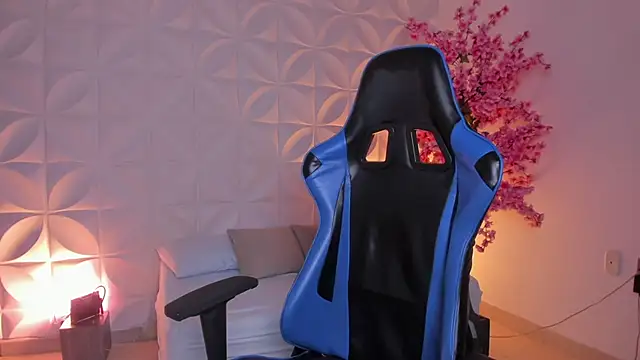 Snapshot of cora_22 chatting on February 28, 12:50 pm cora 22 online show from February 28, 12:50 pm