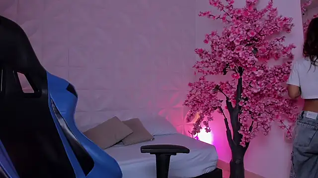 Snapshot of cora_22 chatting on March 17, 1:14 pm cora 22 online show from March 17, 1:14 pm