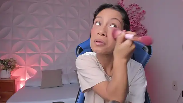 Snapshot of cora_22 chatting on March 19, 12:42 pm cora 22 online show from March 19, 12:42 pm