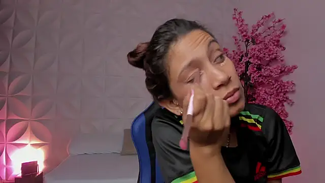 Snapshot of cora_22 chatting on March 25, 12:44 pm cora 22 online show from March 25, 12:44 pm